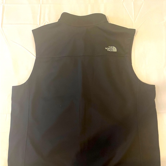 Brand new North face vest - Picture 2 of 3